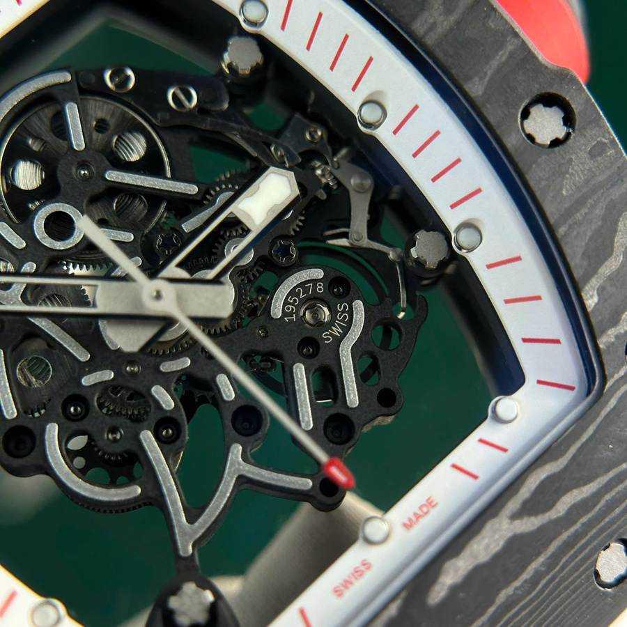 Ansprechende Replica Uhr: Richard Mille RM 055 Bubba Watson, Carbonfaser, weiß, 42.7 × 49,9 mm – Bild 6