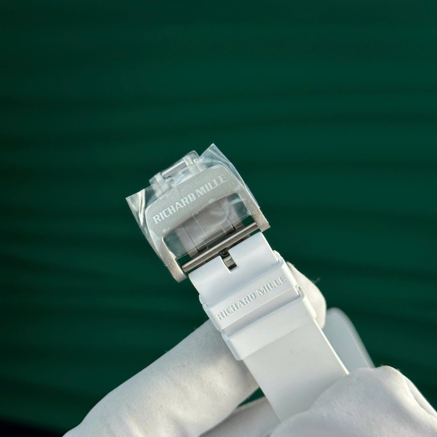 Ansprechende Replica Uhr: Richard Mille RM 055 Bubba Watson, Carbonfaser, weiß, 42.7 × 49,9 mm – Bild 12