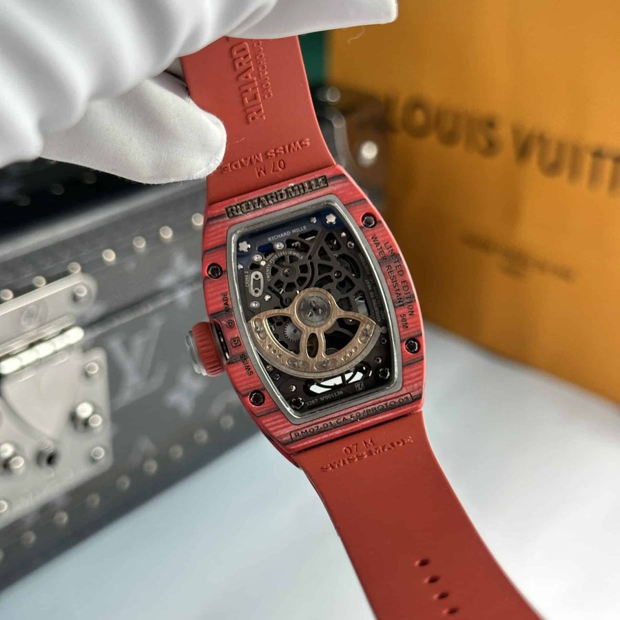 Markante Replica Uhr: Richard Mille RM 07-01, rot, Carbon TPT, Quarz, Racing, rot, limitierte Edition, 45.32 × 32,3 mm – Bild 7