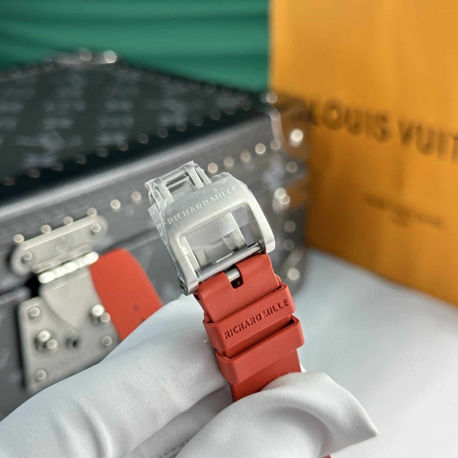 Markante Replica Uhr: Richard Mille RM 07-01, rot, Carbon TPT, Quarz, Racing, rot, limitierte Edition, 45.32 × 32,3 mm – Bild 8