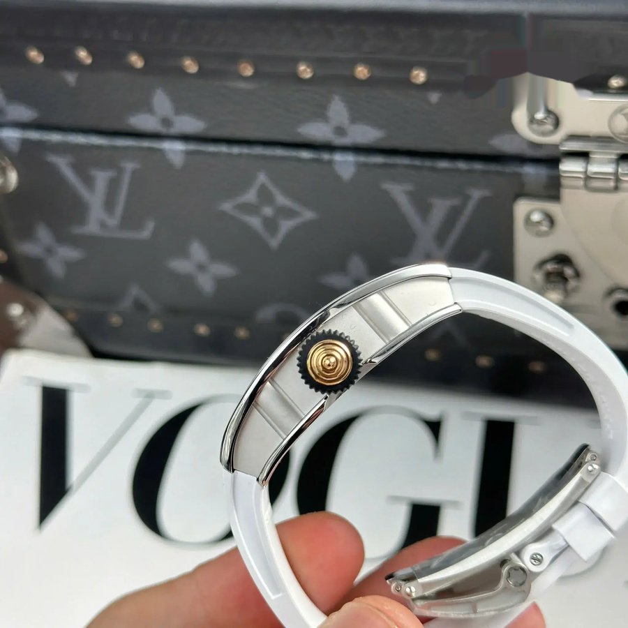 Exklusive Replica Uhr: Richard Mille RM 07-01, weiß, Gehäuse, mit, Zirkoniasteine, rotes Zifferblatt, ZF 45.32 × 32,3 mm – Bild 7