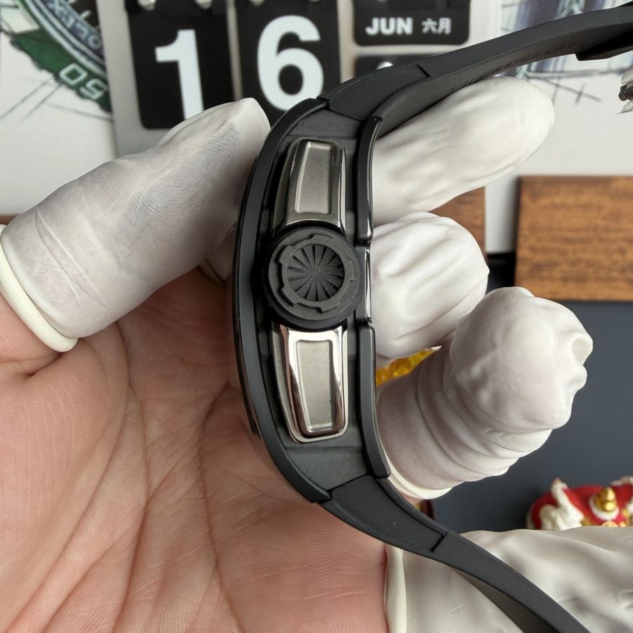 Faszinierende Replica Uhr: Richard Mille RM 61-01 Yohan Blake, ganz in Schwarz, Vaucher-Uhrwerk, 42,7 mm X 50,23 mm – Bild 7