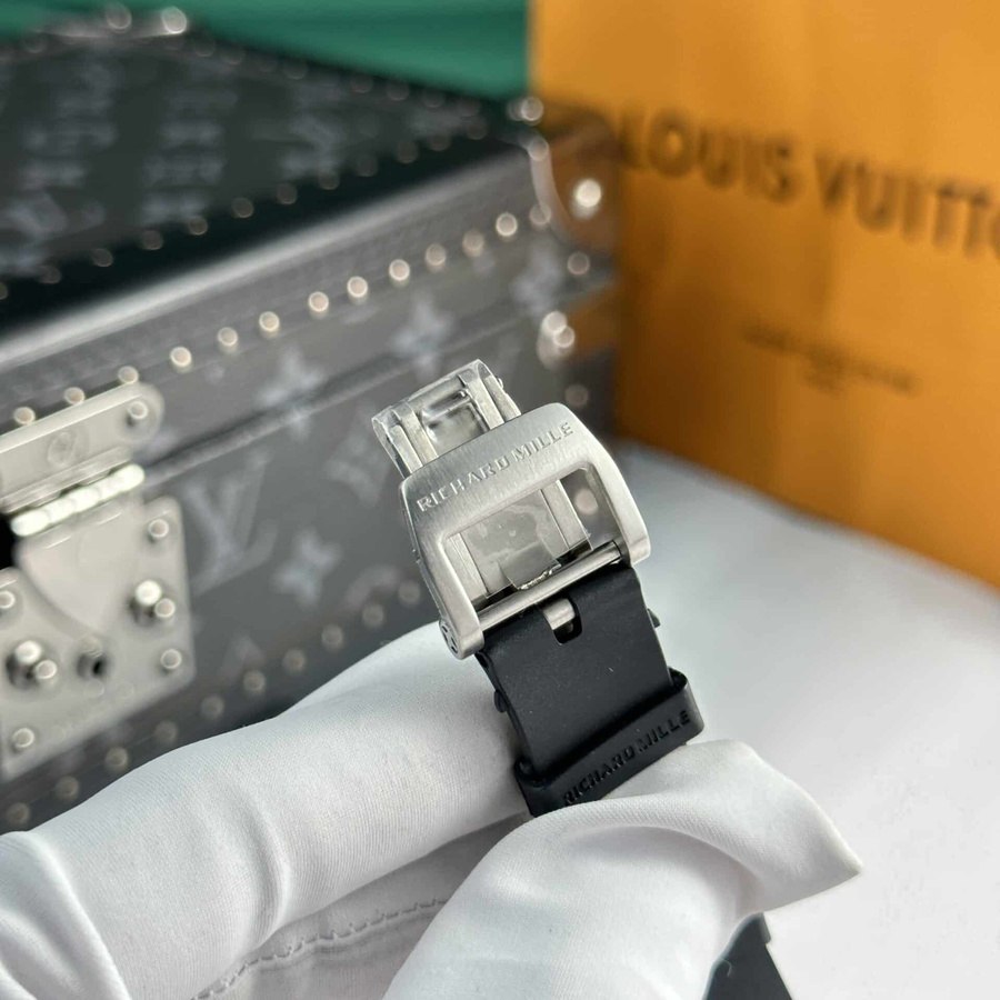 Hochwertige Replica Uhr: Richard Mille RM 07-01, schwarzes Carbon, schwarz, Kautschuk, 45.32 × 32,3 mm – Bild 8