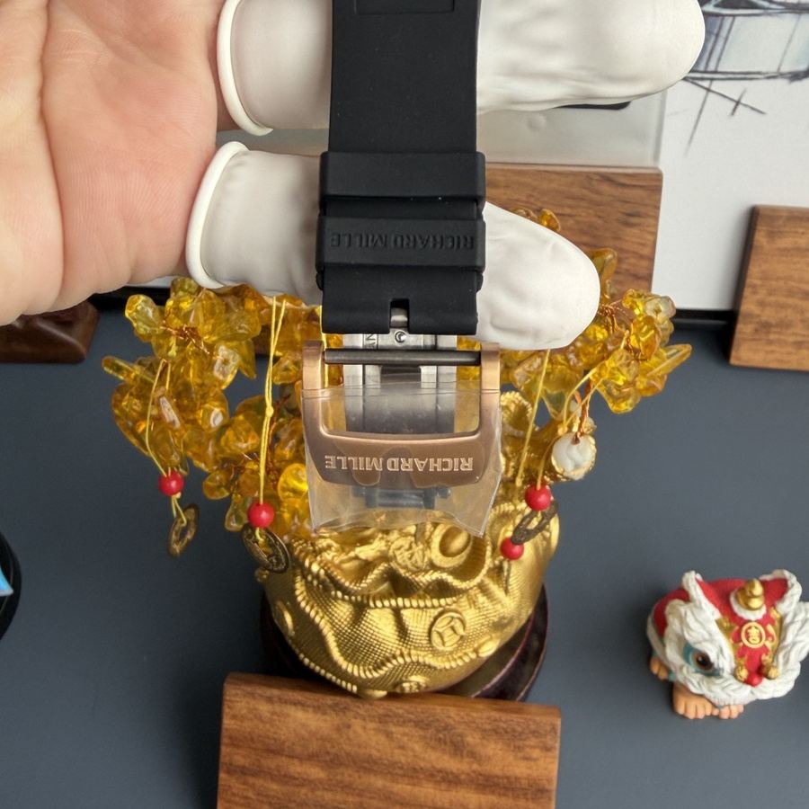 Gefragte Replica Uhr: Richard Mille RM 055, Roségold, individuell gefertigt, Carbon TPT CVD, Diamanten, Vaucher-Uhrwerk, 42,7 mm X 49,9 mm – Bild 10