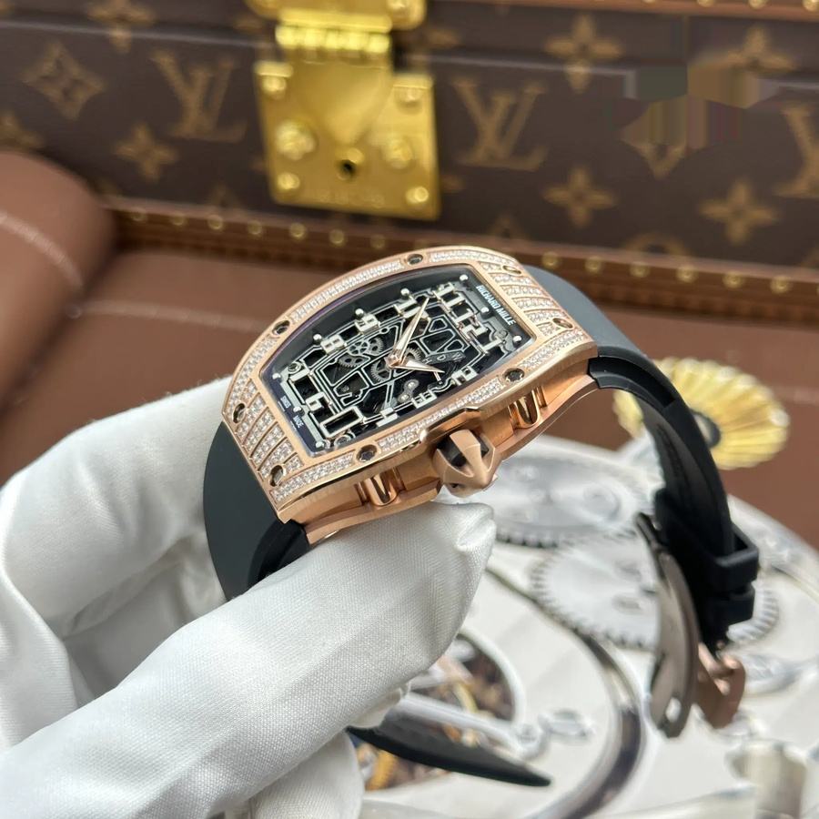 Luxuriös gestaltete Replica Uhr: Richard Mille RM67-01, Roségold, extraflach, mittlerer Steinbesatz, Moissanitbesatz, 38,7 mm X 47,5 mm – Bild 3
