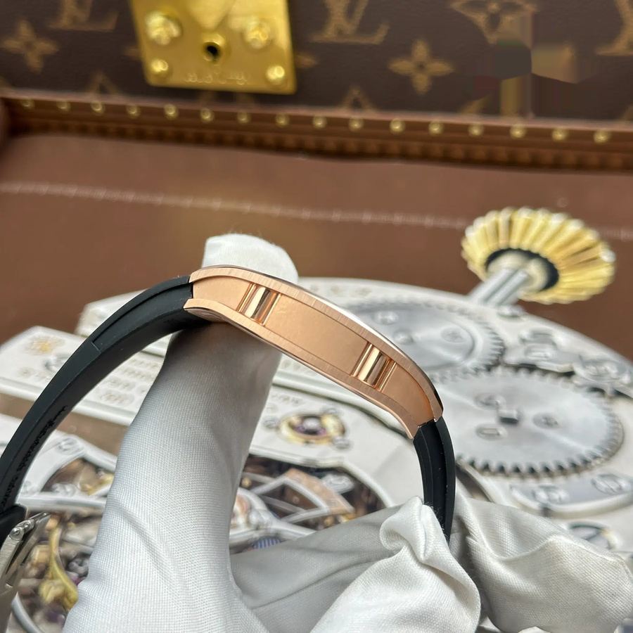 Luxuriös gestaltete Replica Uhr: Richard Mille RM67-01, Roségold, extraflach, mittlerer Steinbesatz, Moissanitbesatz, 38,7 mm X 47,5 mm – Bild 11