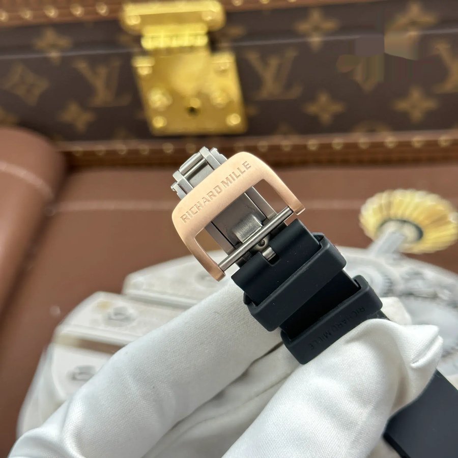 Luxuriös gestaltete Replica Uhr: Richard Mille RM67-01, Roségold, extraflach, mittlerer Steinbesatz, Moissanitbesatz, 38,7 mm X 47,5 mm – Bild 14