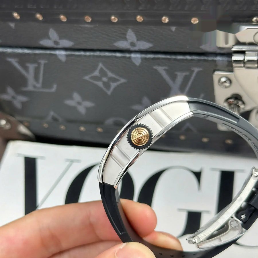 Luxuriös gestaltete Replica Damenuhr: Richard Mille RM 07-01 Lady, Diamanten, schwarz, Onyx, Zifferblatt, schwarzes Kautschukarmband, ZF 45.32 × 32,3 mm – Bild 7