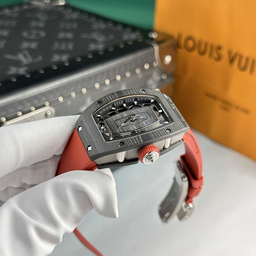 Erstklassige Replica Uhr: Richard Mille RM 07-01, schwarzes Carbon, rot, Kautschuk, 45.32 × 32,3 mm – Bild 4