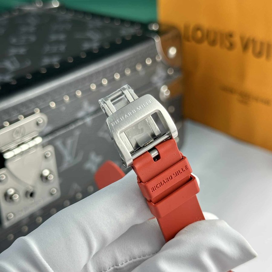 Erstklassige Replica Uhr: Richard Mille RM 07-01, schwarzes Carbon, rot, Kautschuk, 45.32 × 32,3 mm – Bild 8